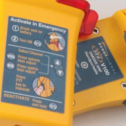 Ocean Signal SafeSea V100 GMDSS VHF Radio m. "headset stik", Ekstra Batteri og Ladestation